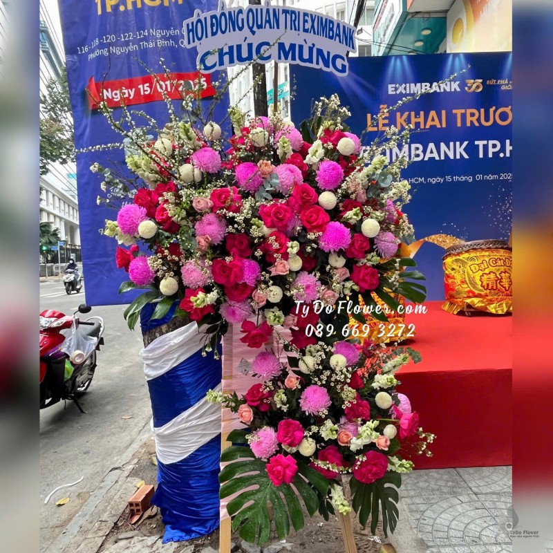 KCM01251 KỆ HOA CHÚC MỪNG Thiết kế tông màu hồng , chủ đạo Hoa Hồng Pink Floyd, Cúc Mẫu Đơn Hồng