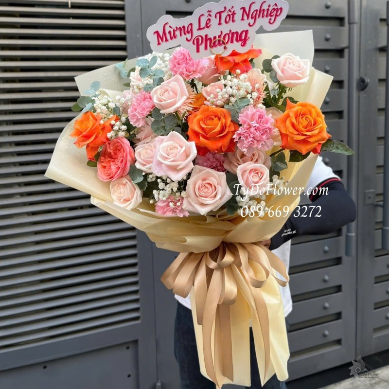 B012543 BÓ HOA CHÚC MỪNG LỄ TỐT NGHIỆP Thiết kế Hoa Hồng Cam Party, Hoa Hồng Kem