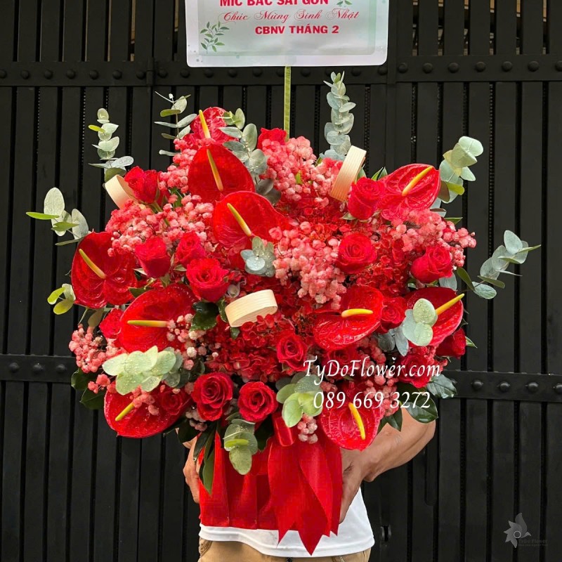 G012551 GIỎ HOA CHÚC MỪNG SINH NHẬT Thiết kế Hoa Hồng Đỏ, Baby Đỏ, Hồng Môn Đỏ
