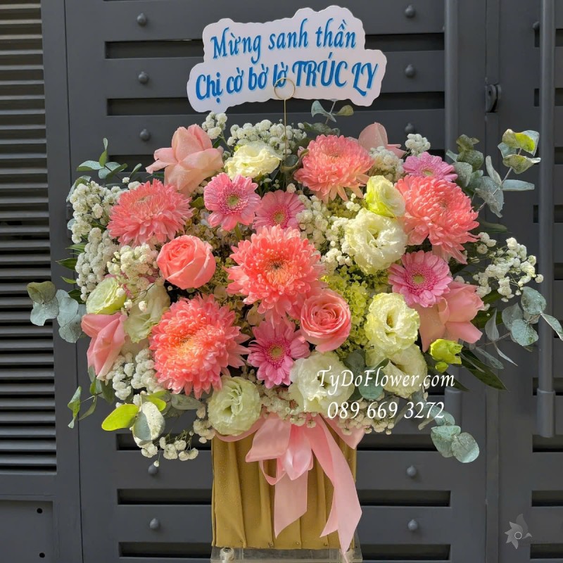 G012553 GIỎ HOA CHÚC MỪNG SINH NHẬT Thiết kế tông màu Pastel, chủ đạo Hoa Cúc, Cẩm Tú Cầu, Cát Tường