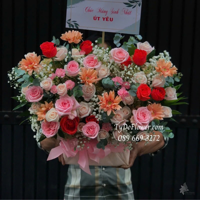 G012581 GIỎ HOA CHÚC MỪNG SINH NHẬT Thiết kế tông màu hồng đỏ cam, chủ đạo Hoa Hồng, Đồng Tiền