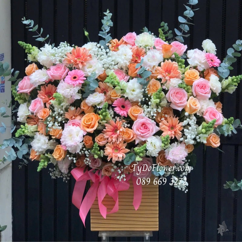 G012583 GIỎ HOA CHÚC MỪNG Thiết kế tông màu Pastel, chủ đạo hoa hồng cam Carrot, Pink Ohara, Cát Tường Xoắn, Mõm Sói, Đồng Tiền