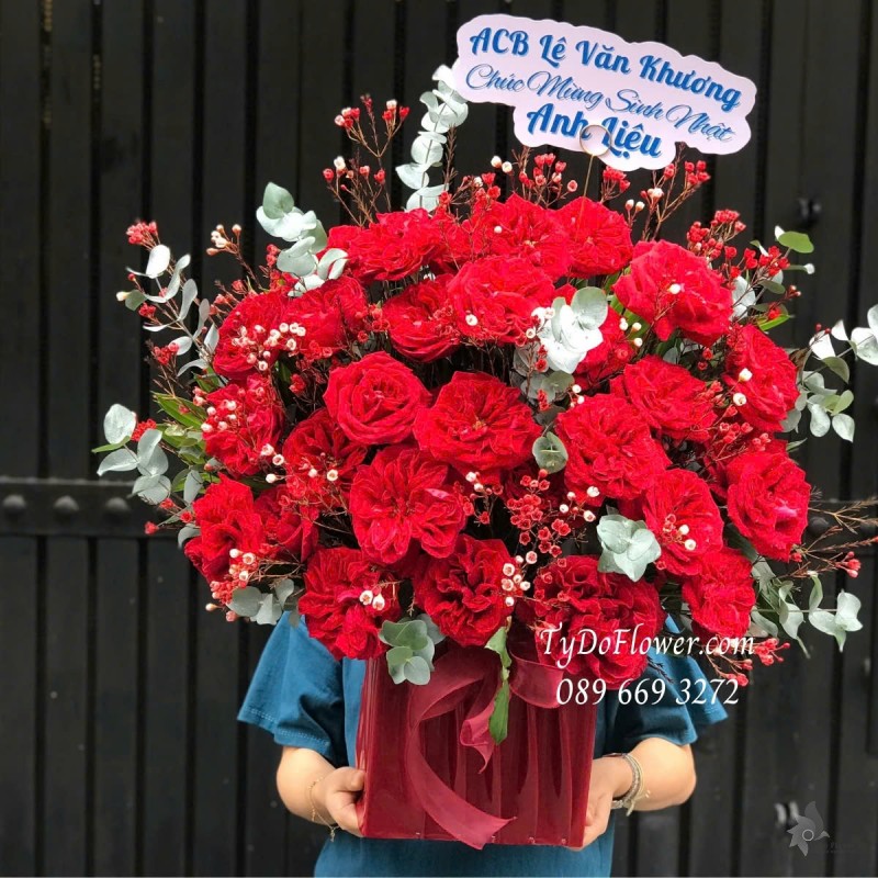 G012588 GIỎ HOA CHÚC MỪNG SINH NHẬT Thiết kế Hoa Hồng Đỏ Red Ohara