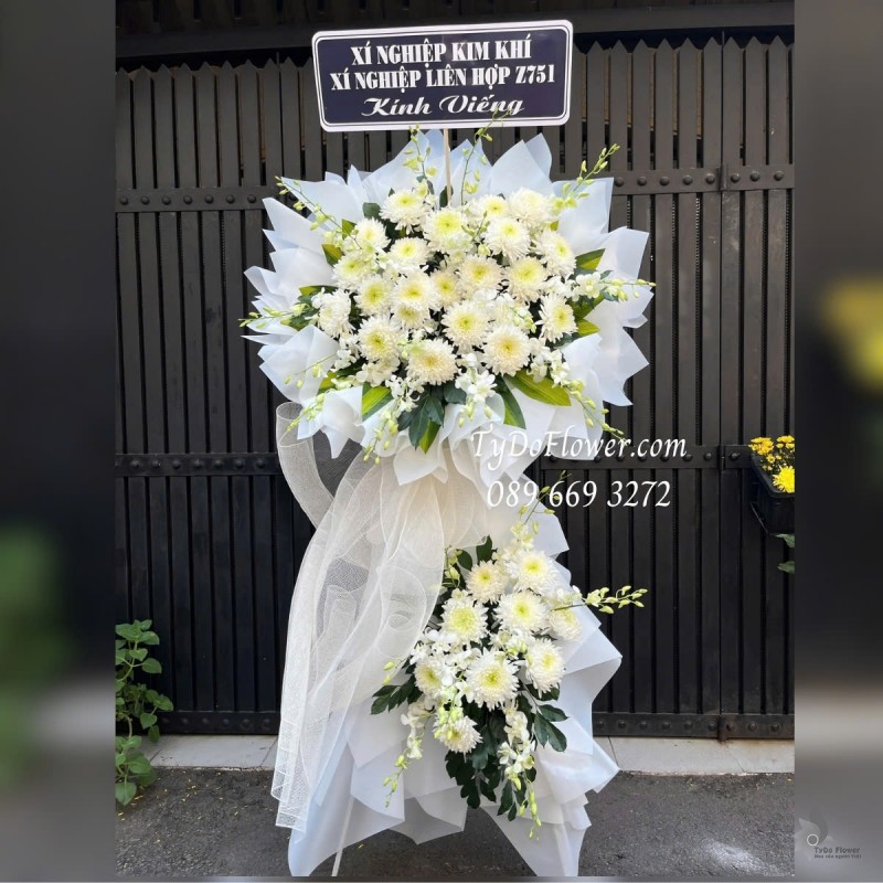 KCB012594 KỆ HOA TANG LỄ VÒNG HOA CHIA BUỒN Kính Viếng Thiết kế 02 tầng Hoa Cúc Mẫu Đơn Trắng, Hoa Lan Trắng