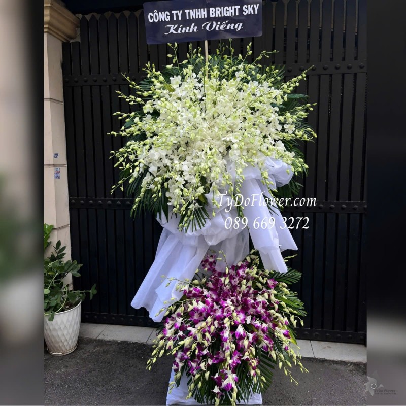 KCB0125114 KỆ HOA TANG LỄ VÒNG HOA CHIA BUỒN Kính Viếng Thiết kế 02 tầng Hoa Lan Trắng Và Tím