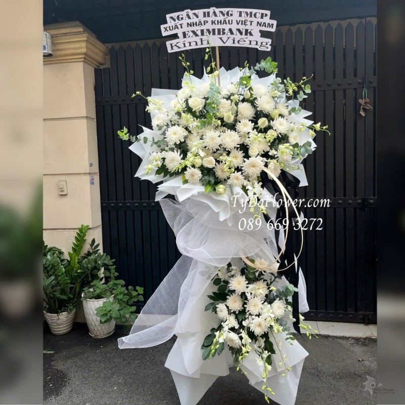 KCB0125117 KỆ HOA TANG LỄ VÒNG HOA CHIA BUỒN Kính Viếng Thiết kế Hoa Lan Trắng, Hoa Hồng Trắng, Hoa Cúc Trắng