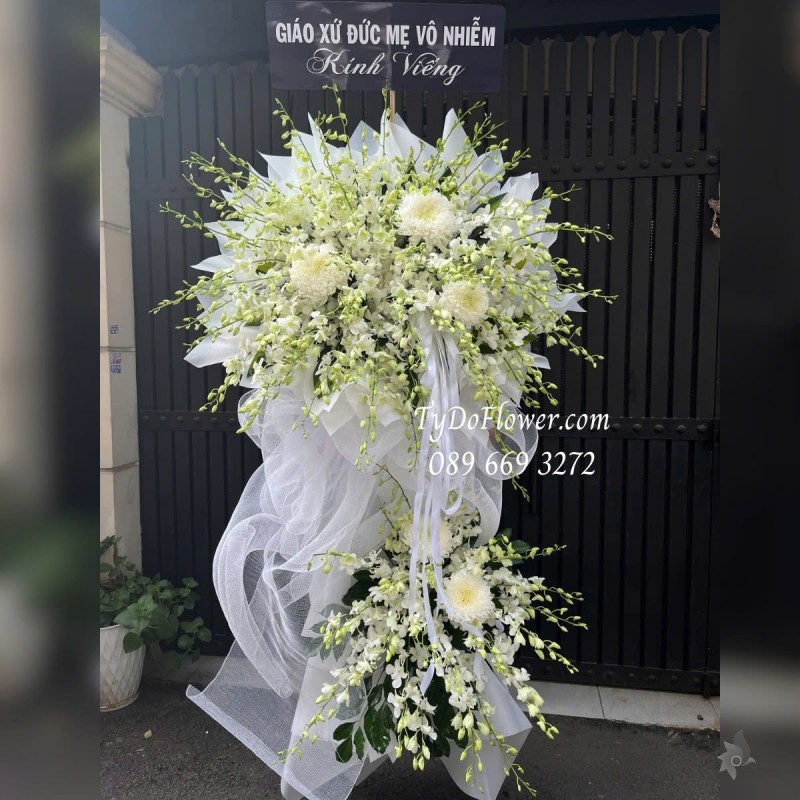KCB0125118 KỆ HOA TANG LỄ VÒNG HOA CHIA BUỒN Kính Viếng Thiết kế Hoa Lan Trắng, Cúc Mẫu Đơn Trắng