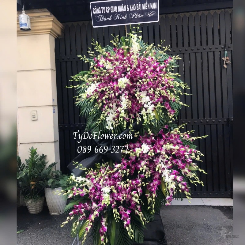 KCB0125120 KỆ HOA TANG LỄ VÒNG HOA CHIA BUỒN Thành Kính Phân Ưu Thiết kế 03 Tầng Hoa Lan Tím