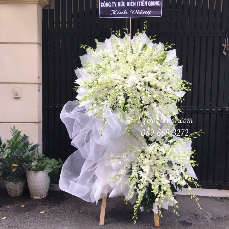 KCB0125122 KỆ HOA TANG LỄ VÒNG HOA CHIA BUỒN Kính Viếng Thiết kế 02 tầng Hoa Lan Trắng