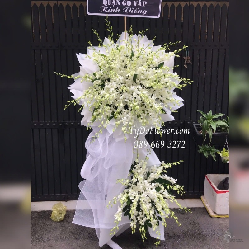 KCB0125123 KỆ HOA TANG LỄ VÒNG HOA CHIA BUỒN Kính Viếng Thiết kế 02 tầng Hoa Lan Trắng