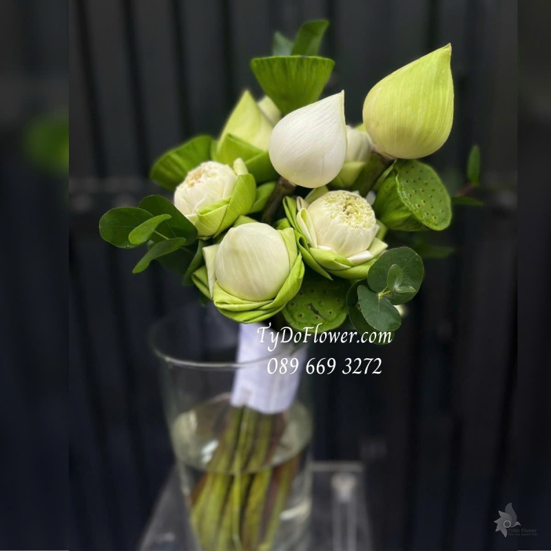 B0125127 BÓ HOA SEN TRẮNG Hoa Cầm Tay Cô Dâu