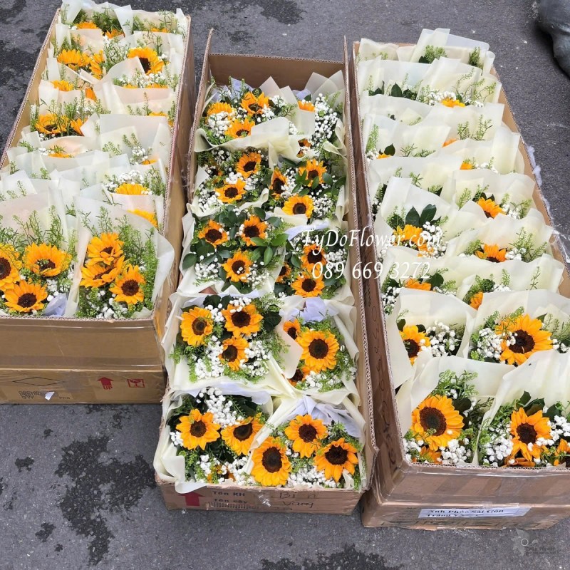 B0125128 ĐẶT TỪ 30 BÓ HOA HƯỚNG DƯƠNG Hoa Trao Thưởng Thiết kế 3 bông hướng dương