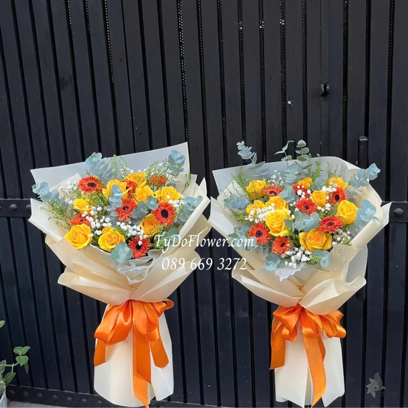  B0125129 ĐẶT TỪ 02 BÓ HOA CHÚC MỪNG Thiết kế Hoa Hồng Vàng Gold. Đồng Tiền Tua Cam