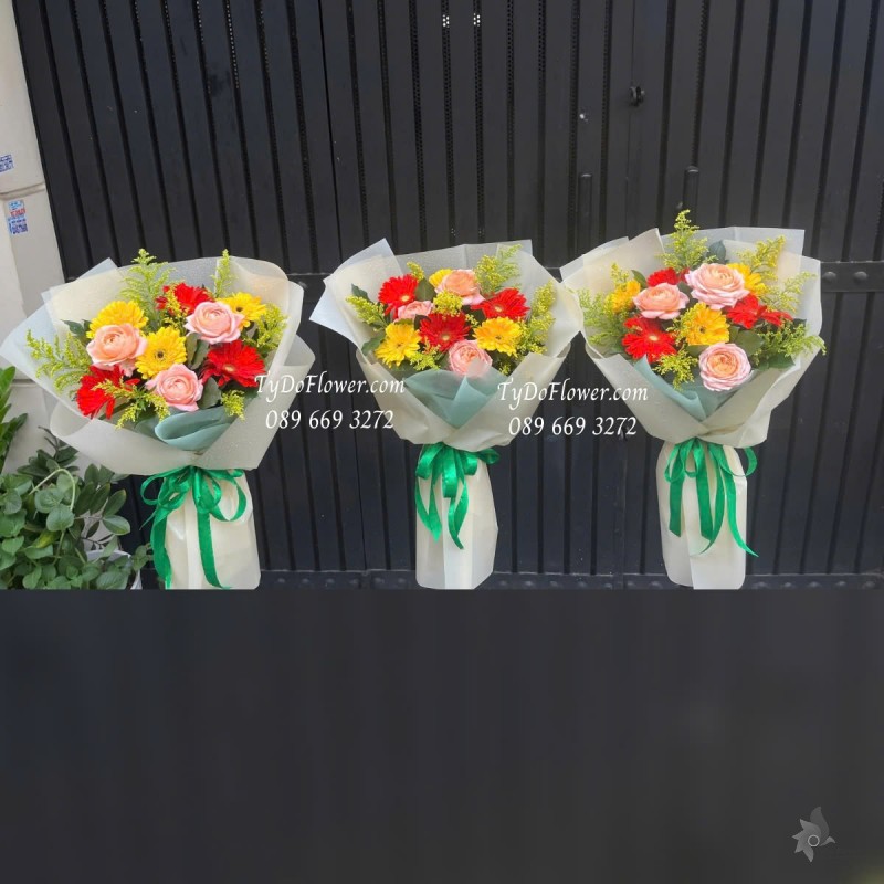 B0125130 ĐẶT TỪ 03 BÓ HOA CHÚC MỪNG Thiết kế tông màu đỏ vàng cam, Hoa Hồng và Hoa Đồng Tiền