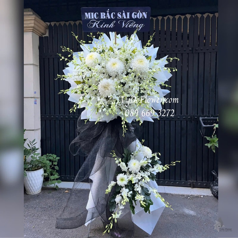 KCB0125132 KỆ HOA TANG LỄ VÒNG HOA CHIA BUỒN Kính Viếng Thiết kế 02 tầng Hoa Lan Trắng, Cúc Mẫu Đơn Trắng
