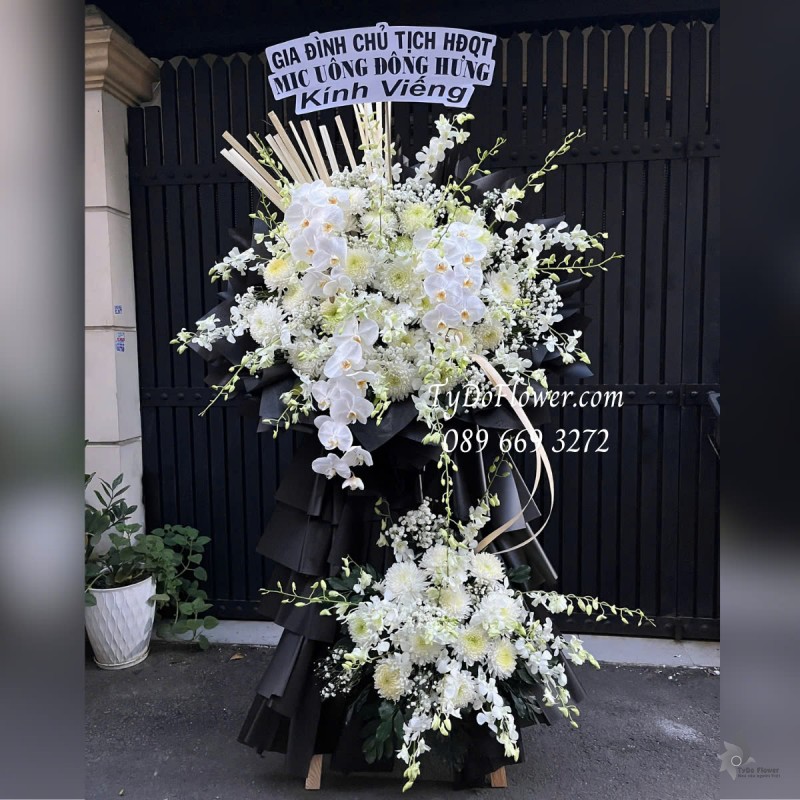 KCB0125133 KỆ HOA TANG LỄ VÒNG HOA CHIA BUỒN Kính Viếng Thiết kế 02 tầng Hoa Lan Trắng, Cúc Trắng, Lan Hồ Điệp Trắng