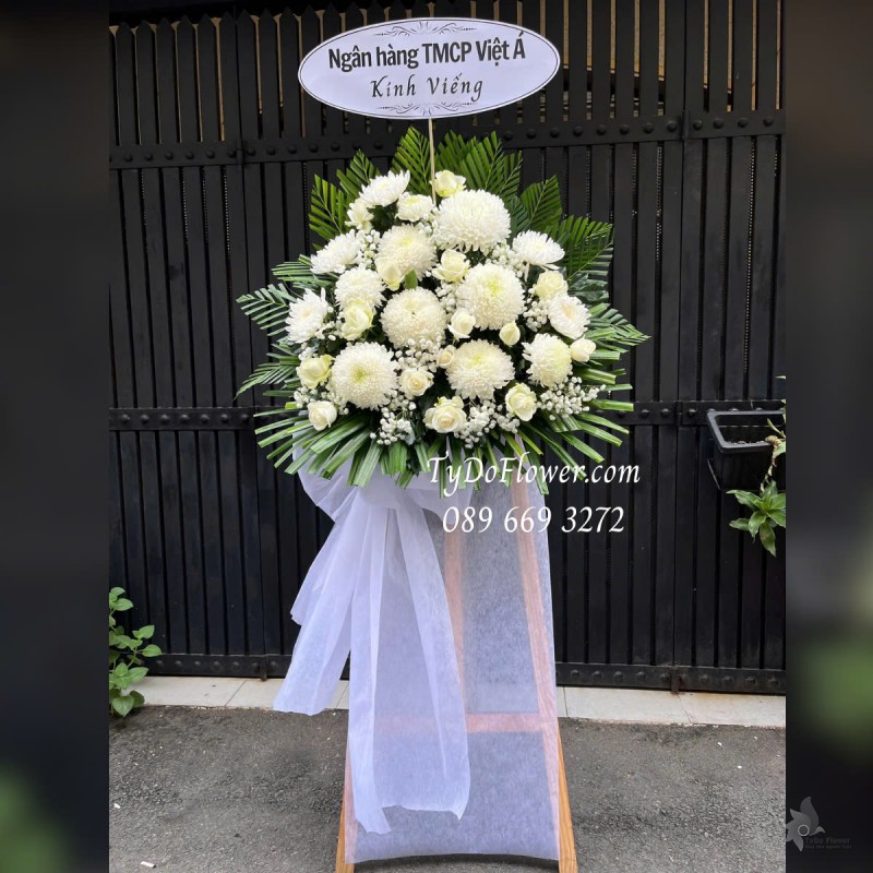 KCB0125137 KỆ HOA TANG LỄ VÒNG HOA CHIA BUỒN Kính Viếng Thiết kế 01 tầng Hoa Hồng Trắng, Cúc Mẫu Đơn Trắng