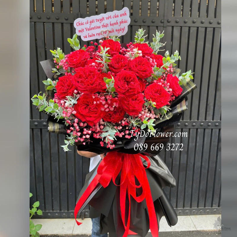 B0125139 BÓ HOA VALENTINE Thiết kế Hoa Hồng Đỏ Ohara Roses