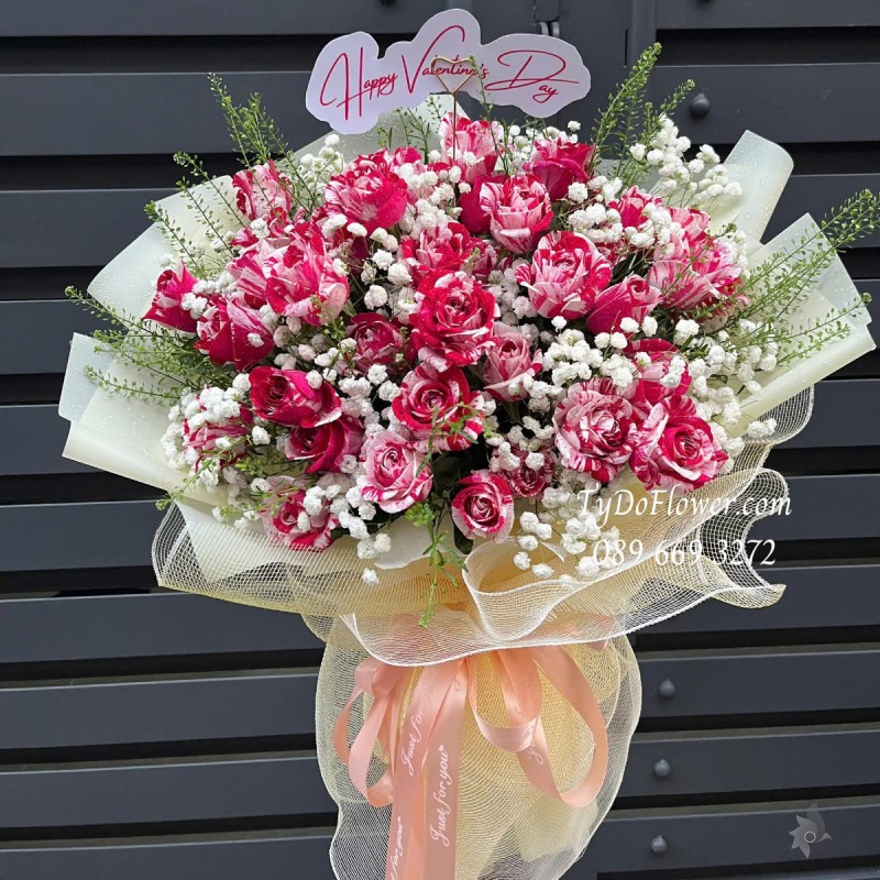 B0125146 BÓ HOA VALENTINE Thiết kế Hoa Hồng Đỏ Kẹo ngọt ngào