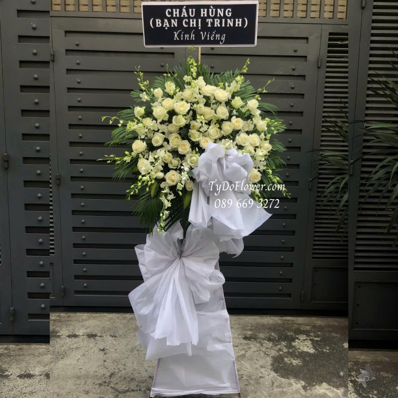KCB0325178 KỆ HOA TANG LỄ VÒNG HOA CHIA BUỒN Kính Viếng Thiết kế 01 tầng Hoa Lan Trắng, Hoa Hồng Trắng