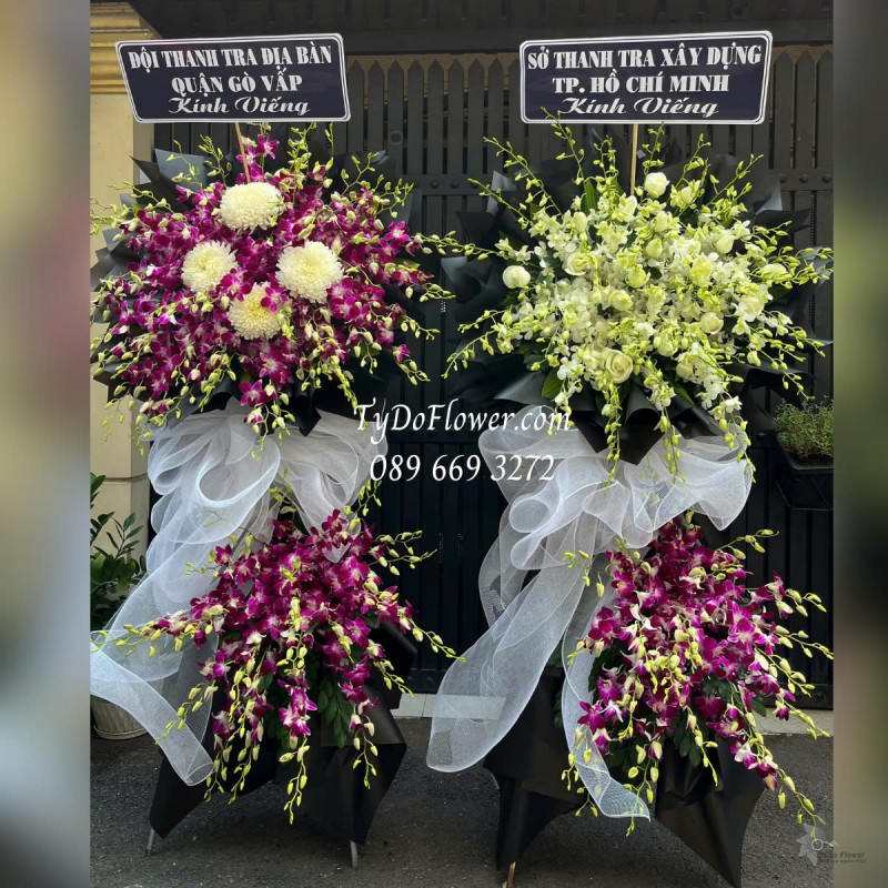 KCB0325182 ĐẶT TỪ 02 KỆ HOA TANG LỄ VÒNG HOA CHIA BUỒN Kính Viếng Thiết kế 02 tầng Hoa Lan, Cúc Mẫu Đơn, Hoa Hồng Trắng