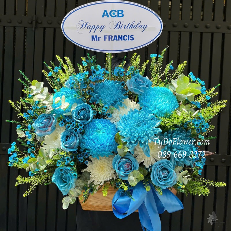 G0325184 GIỎ HOA CHÚC MỪNG SINH NHẬT Thiết kế gam màu xanh dương, chủ đạo Hoa Cúc, Hoa Hồng