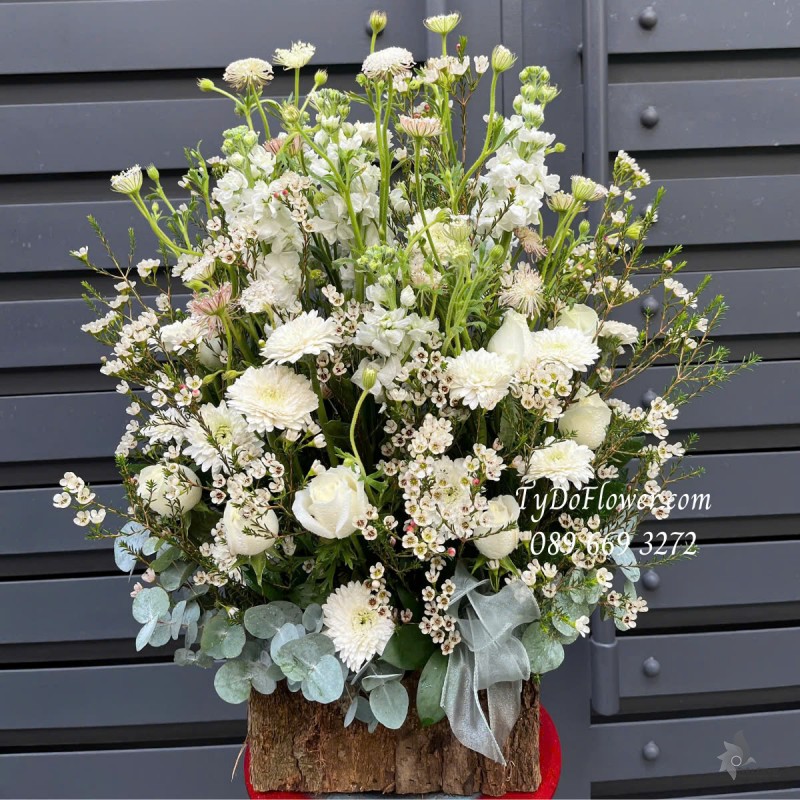 G0325192 GIỎ HOA ĐỂ BÀN GAM MÀU TRẮNG Thiết kế tròn đều các mặt, chủ đạo Hoa Hồng, Thanh Liễu, Đồng Tiền, Phi Yến, Thúy Châu