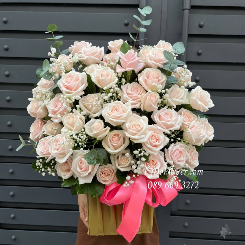 G0325197 GIỎ HOA CHÚC MỪNG Thiết kế Hoa Hồng Kem