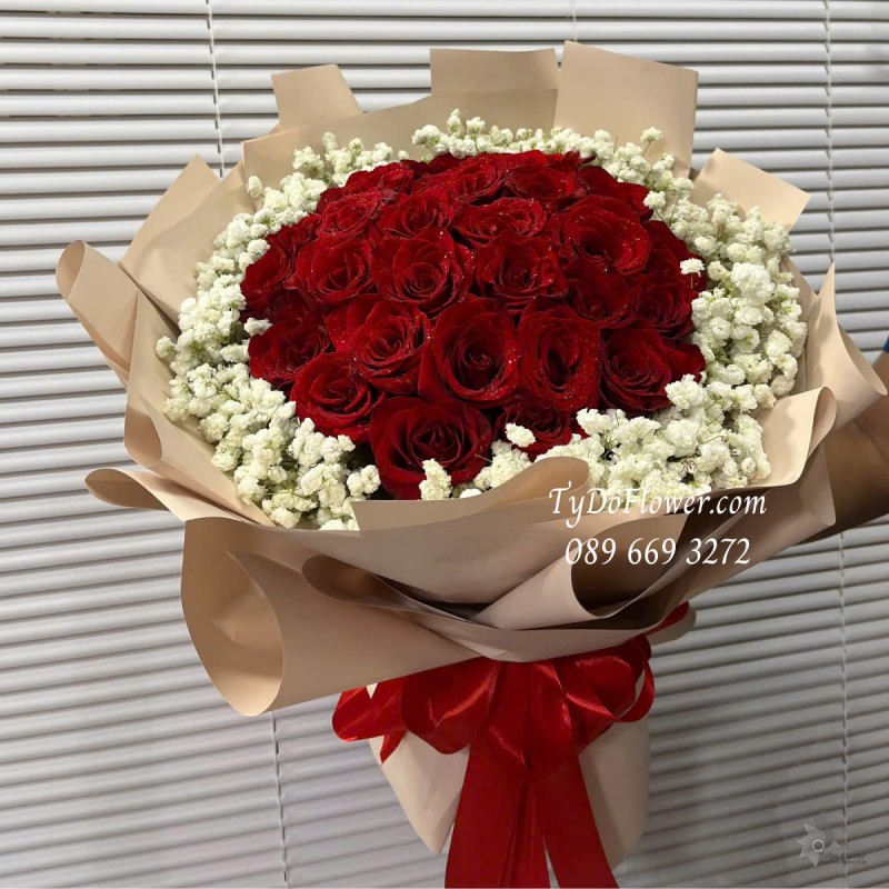 B0325201 BÓ HOA TÌNH YÊU Thiết kế Hoa Hồng Đỏ Ecuador, Baby Trắng