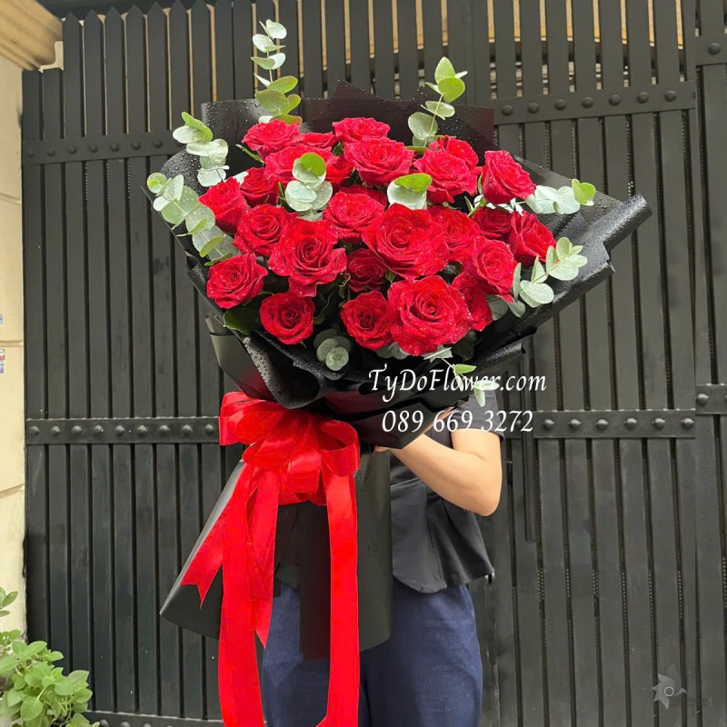 B0325202 BÓ HOA TÌNH YÊU Thiết kế Hoa Hồng Đỏ Ecuador