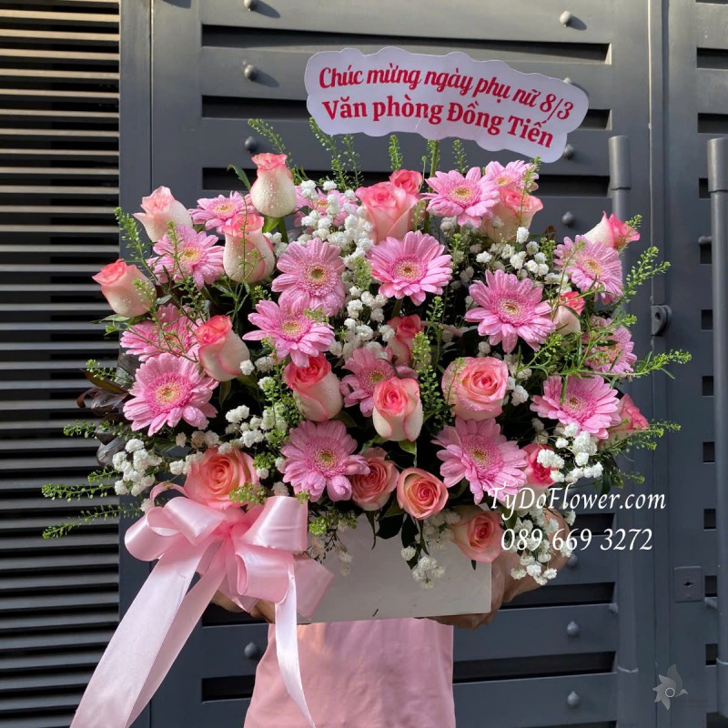 G0325214 GIỎ HOA CHÚC MỪNG 8-3 Thiết kế gam màu hồng, chủ đạo Hoa Hồng Song Hỷ, Hoa Đồng Tiền