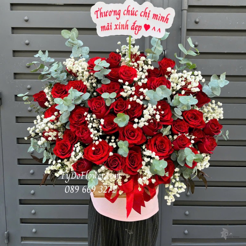 G0325225 GIỎ HOA CHÚC MỪNG Thiết kế Hoa Hồng Đỏ Ecuador, Baby Trắng