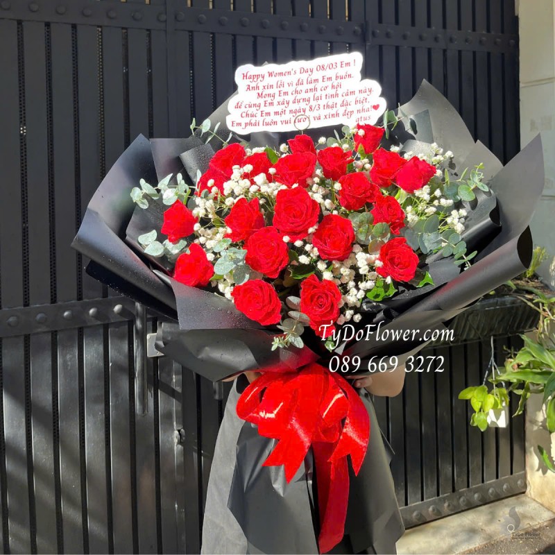 B0325232 BÓ HOA CHÚC MỪNG 8-3 Thiết kế Hoa Hồng Đỏ, Baby Trắng