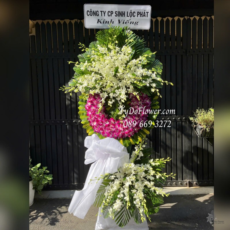 KCB0325239 KỆ HOA TANG LỄ VÒNG HOA CHIA BUỒN Kính Viếng Thiết kế 02 tầng Hoa Lan Trắng Tím