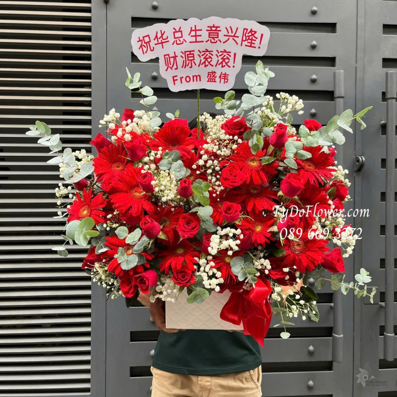 G0325247 GIỎ HOA CHÚC MỪNG Thiết kế Hoa Hồng Đỏ, Đồng Tiền Đỏ