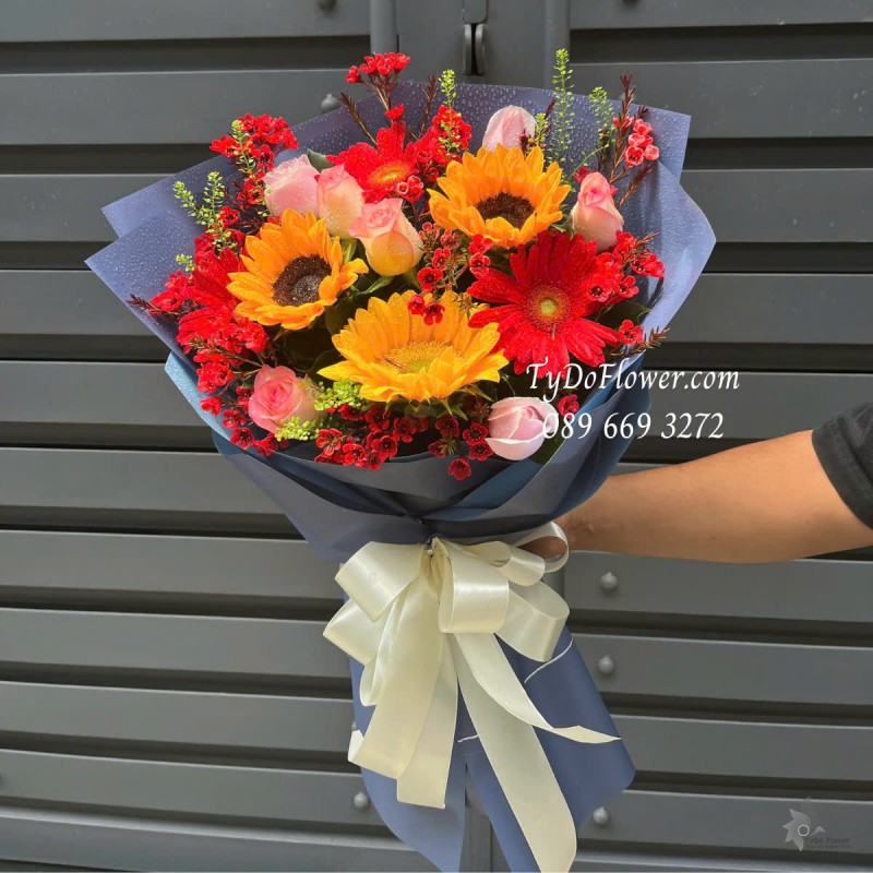 B0325254 BÓ HOA CHÚC MỪNG Thiết kế Hoa Hướng Dương. Hoa Hồng Song Hỷ, Đồng Tiền, Thanh Liễu