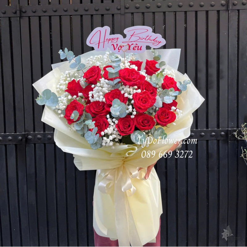 B0425287 BÓ HOA CHÚC MỪNG SINH NHẬT VỢ YÊU Thiết kế Hoa Hồng Đỏ Ecuador Roses