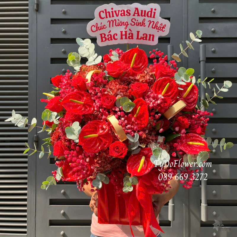 G0425304 GIỎ HOA CHÚC MỪNG SINH NHẬT Thiết kế gam màu đỏ, Hoa Hồng, Hồng Môn, Baby