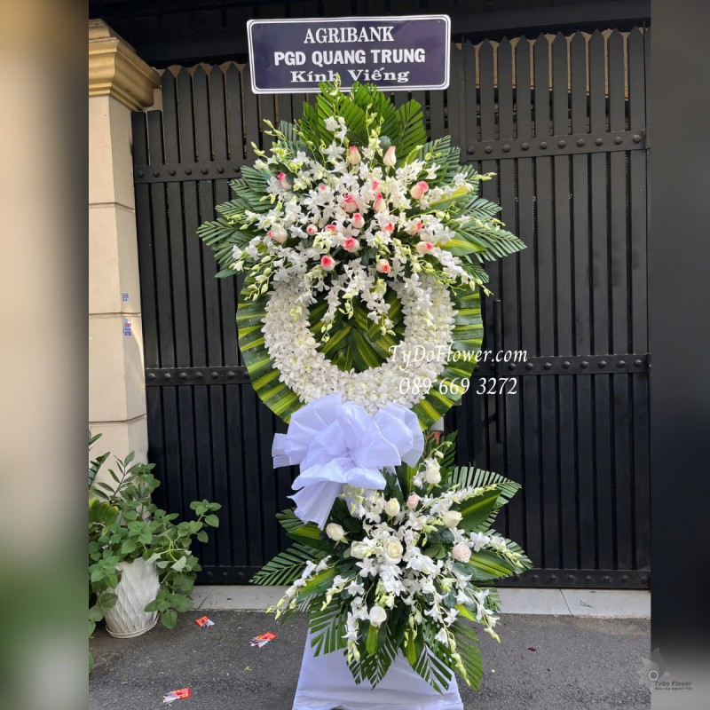 KCB0425312 KỆ HOA TANG LỄ VÒNG HOA CHIA BUỒN Kính Viếng Thiết kế 02 tầng Hoa Lan Trắng, Hoa Hồng