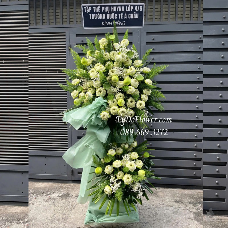 KCB0425315 KỆ HOA TANG LỄ VÒNG HOA CHIA BUỒN Kính Viếng Thiết kế 02 tầng Hoa Sen Trắng