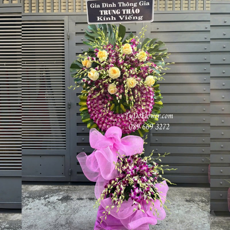 KCB0425316 KỆ HOA TANG LỄ VÒNG HOA CHIA BUỒN Kính Viếng Thiết kế 02 tầng Hoa Lan, Hoa Hồng