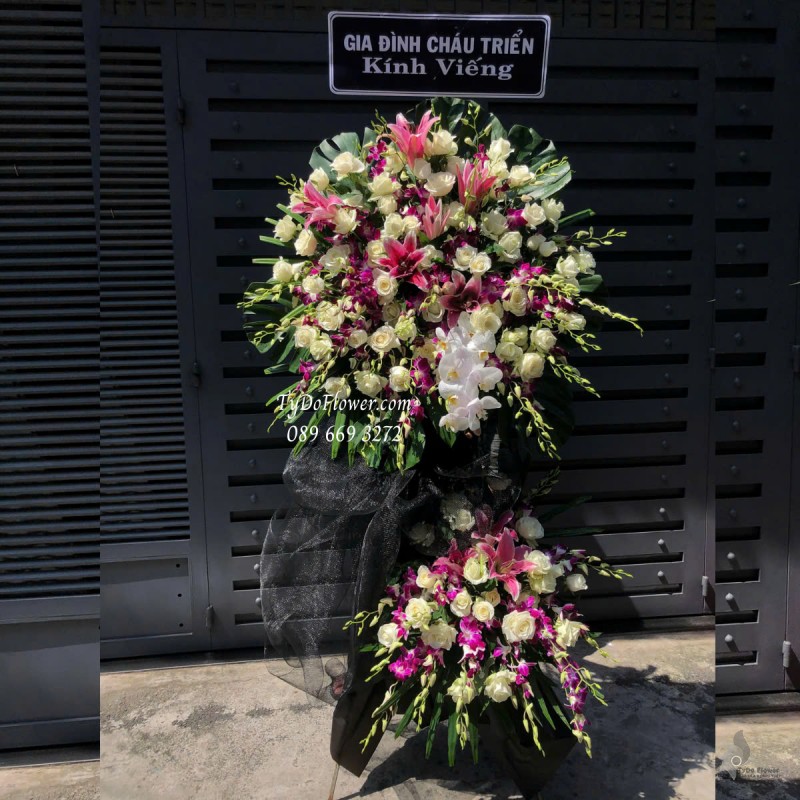 KCB0425318 KỆ HOA TANG LỄ VÒNG HOA CHIA BUỒN Kính Viếng Thiết kế 02 tầng Hoa Lan Trắng, Hoa Hồng, Hoa Ly, Lan Hồ Điệp