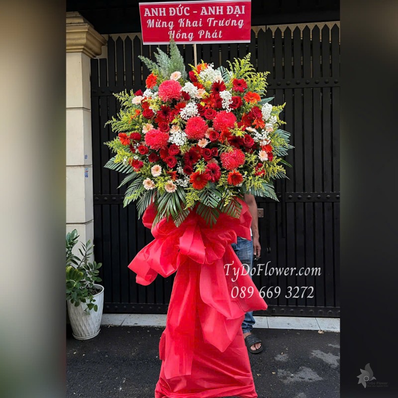 KCM0525355 KỆ HOA CHÚC MỪNG Thiết kế gam màu đỏ, Cúc Mẫu Đơn, Hoa Hồng, Đồng Tiền