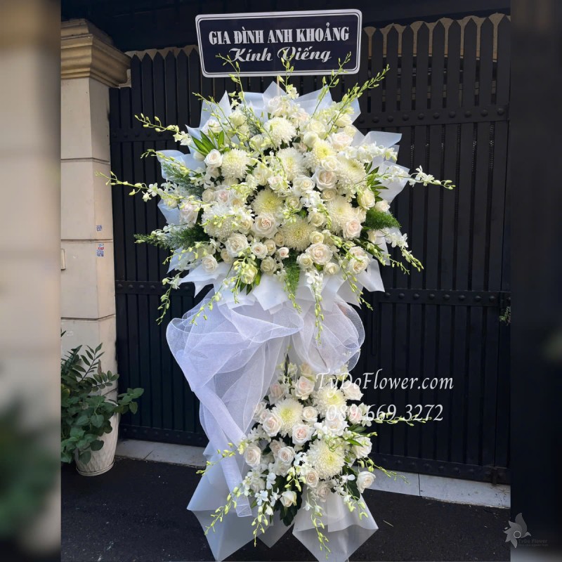 KCB0525362 KỆ HOA TANG LỄ VÒNG HOA CHIA BUỒN Kính Viếng Thiết kế 02 tầng Hoa Hồng, Cúc, Lan Trắng