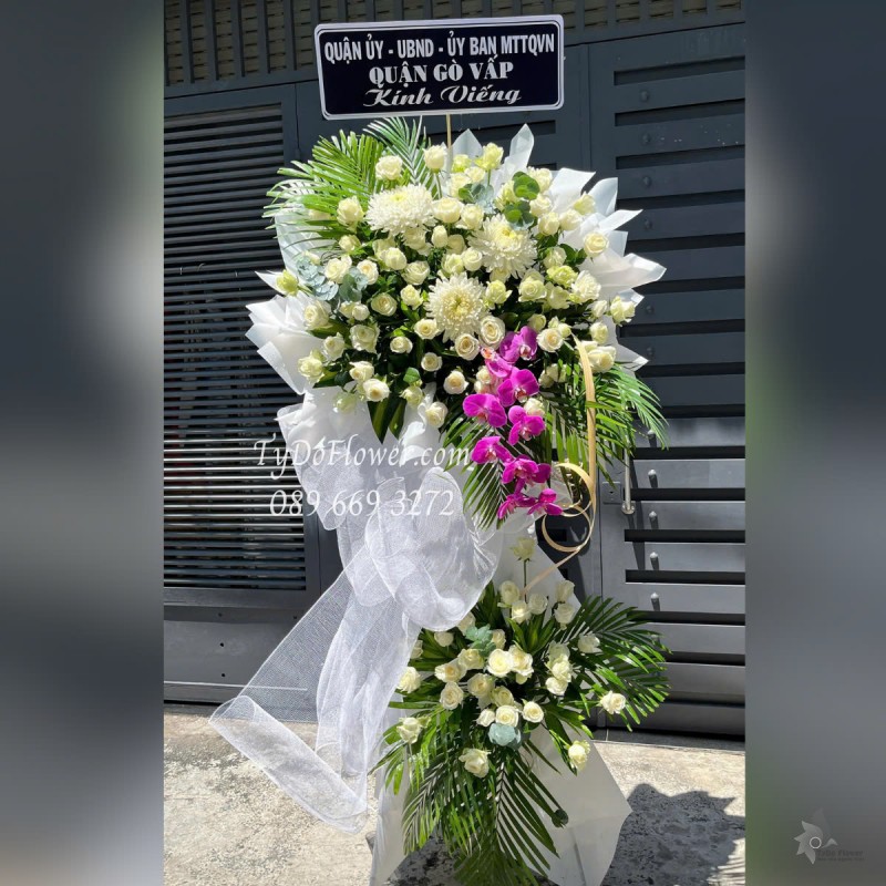 KCB0525363 KỆ HOA TANG LỄ VÒNG HOA CHIA BUỒN Kính Viếng Thiết kế 02 tầng Hoa Hồng, Cúc, Lan Hồ Điệp