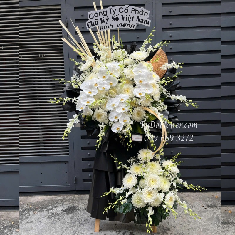 KCB0425351 KỆ HOA TANG LỄ VÒNG HOA CHIA BUỒN Kính Viếng Thiết kế 02 tầng Hoa Lan Hồ Điệp, Hoa Cúc, Lan Trắng