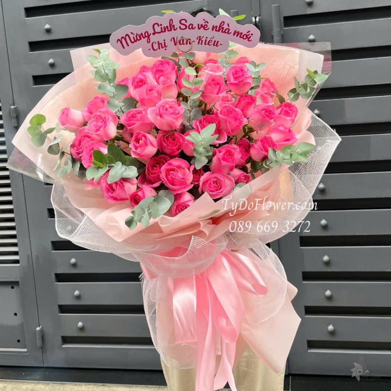 B0525372 BÓ HOA CHÚC MỪNG Thiết kế Hoa Hồng Sen
