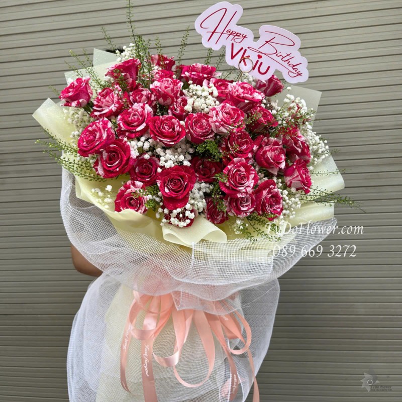 B0525373 BÓ HOA CHÚC MỪNG SINH NHẬT VỢ YÊU Thiết kế Hoa Hồng Đỏ Kẹo