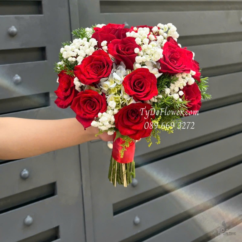 B0525375 BÓ HOA CÔ DÂU Hoa Cưới Thiết Kế Hoa Hồng Đỏ