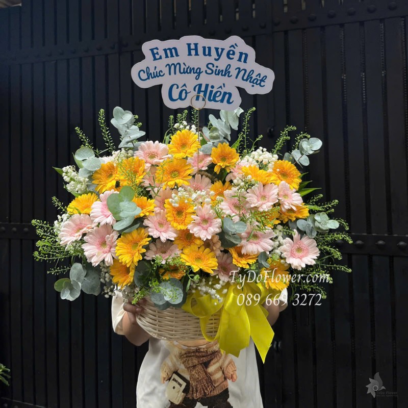 G0525380 GIỎ HOA CHÚC MỪNG SINH NHẬT Thiết kế Hoa Đồng Tiền Mini